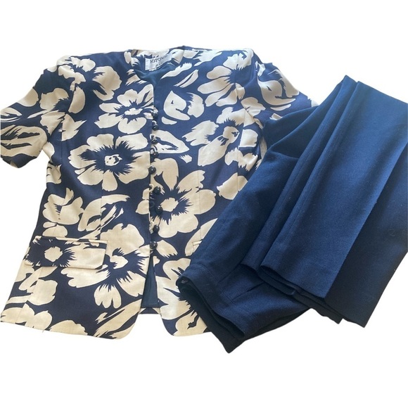 Navy and off white floral suit jacket size 4 - Picture 2 of 10